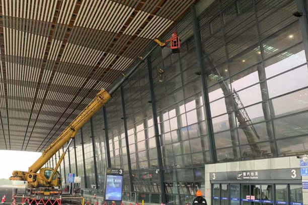 平谷玻璃幕墙维护和保养